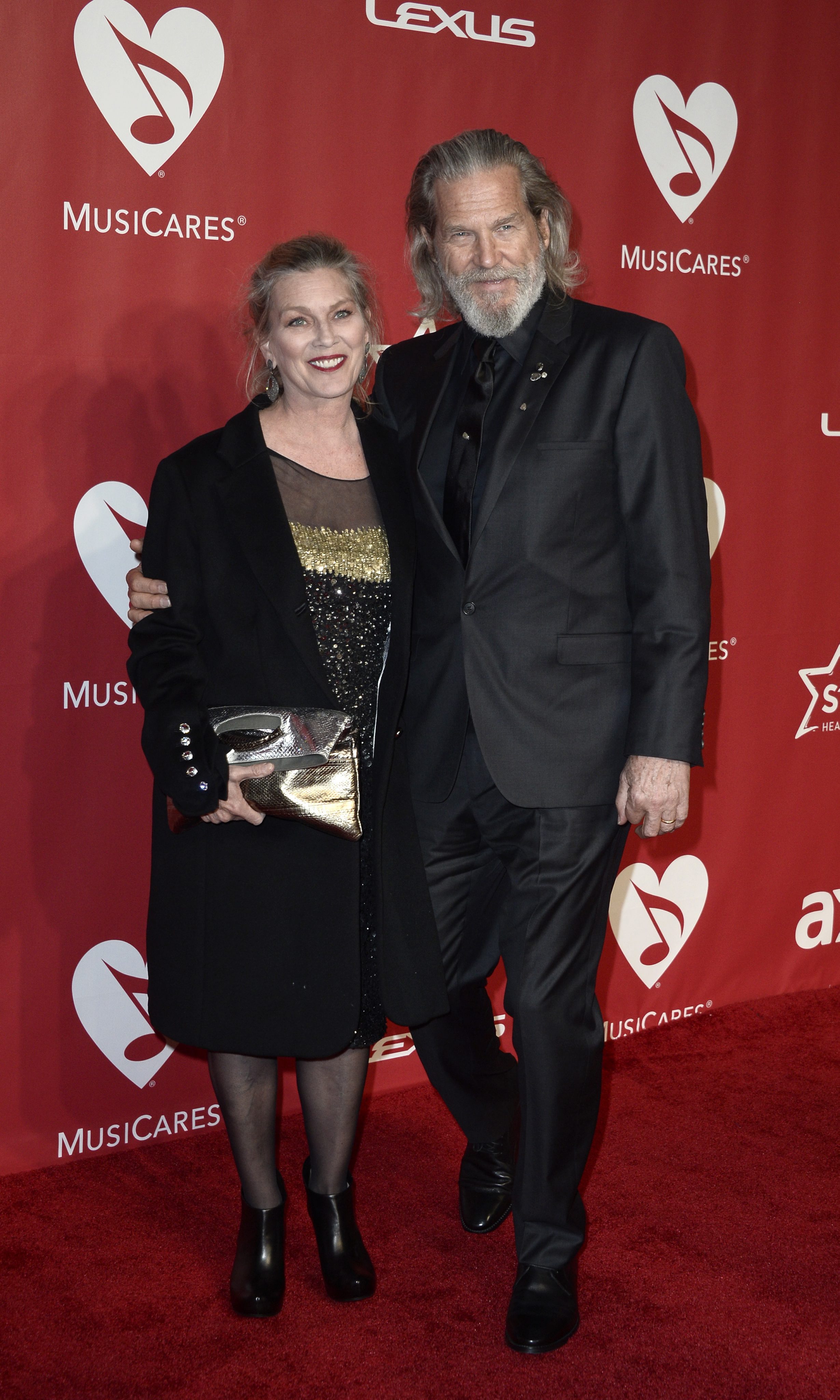 epa04606965 US actor/singer Jeff Bridges (R) and wife Susan Bridges (L) arrive for the 2015 MusiCares Person of the Year gala in Los Angeles, California, USA 06 February 2015. The MusiCares Foundation honored singer Bob Dylan for his extraordinary creative accomplishments. EPA/PAUL BUCK